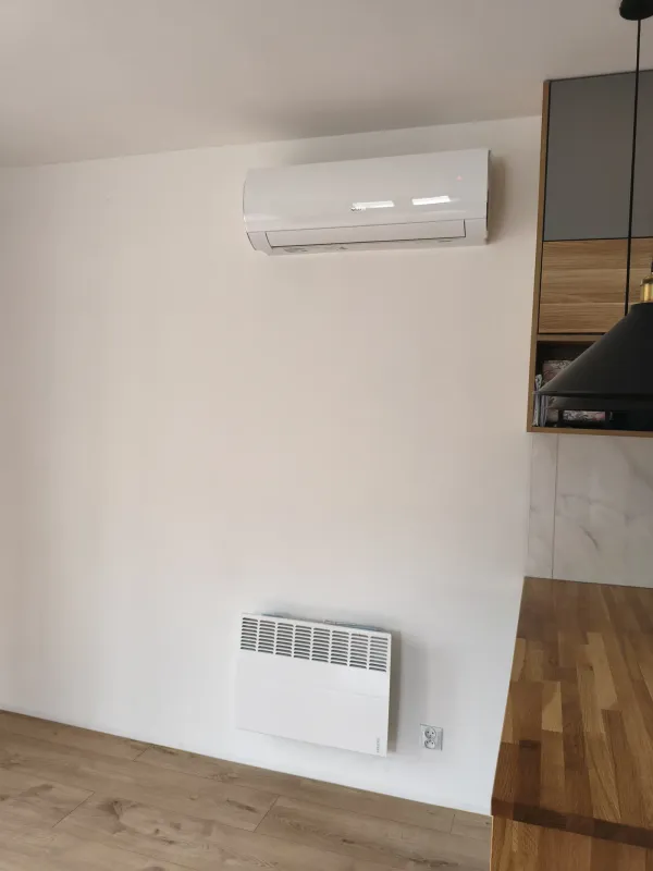 Klimatyzacja multisplit z WiFi w domku całorocznym — okolice Łodzi