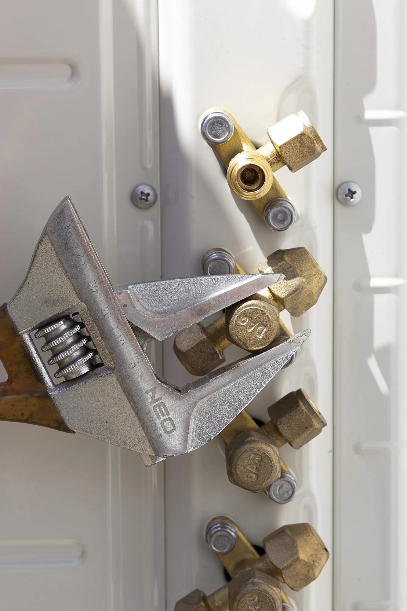 Technicy Pink Ninja podczas montażu fotowoltaiki